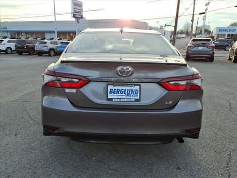 Used 2024 Toyota Camry LE image 5