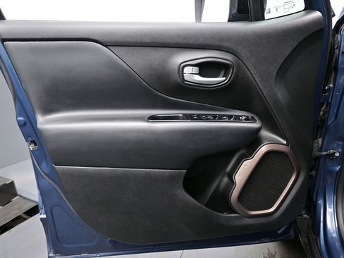 Used 2023 Jeep Renegade Latitude AWD/4WD image 12
