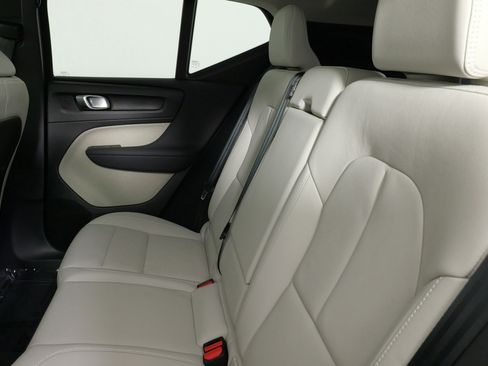 Used 2024 Volvo XC40 B5 Plus w/ Climate Package image 38