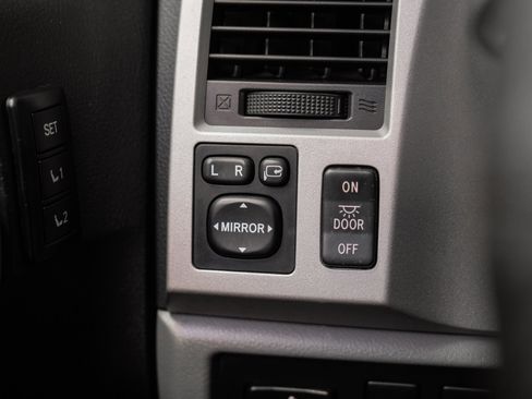 Used 2010 Toyota Tundra Platinum image 25