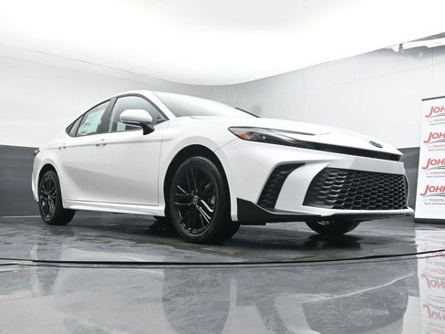 New 2026 Toyota Camry SE image 29