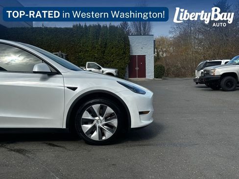 Used 2021 Tesla Model Y Long Range image 3