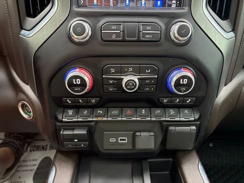 Used 2022 GMC Sierra 3500 Denali w/ Denali Black Diamond Edition AWD/4WD image 18