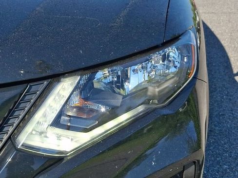 Used 2018 Nissan Rogue SV AWD/4WD image 9