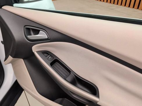 Used 2012 Ford Focus SEL w/ SEL/Titanium Winter Pkg FWD image 10