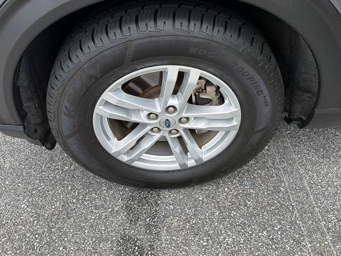 Certified 2023 Ford Explorer XLT RWD image 37