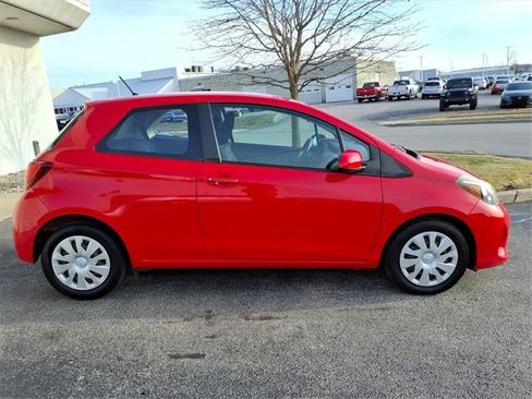 Used 2015 Toyota Yaris L image 20