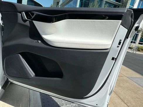 Used 2019 Tesla Model X Long Range AWD/4WD image 32
