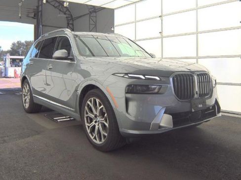 Used 2025 BMW X7 xDrive40i AWD/4WD image 5