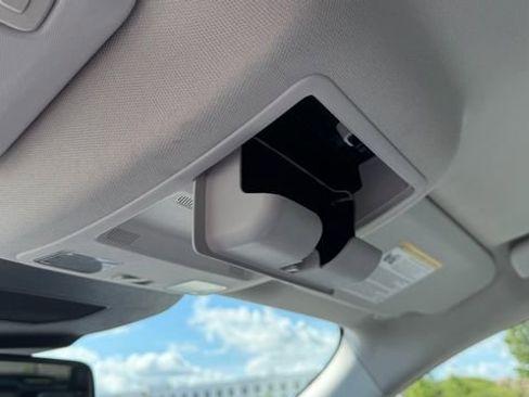 Used 2021 Ford Escape Titanium image 28