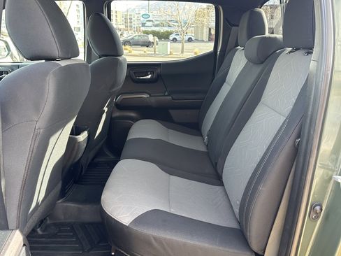 Used 2022 Toyota Tacoma TRD Off-Road image 19