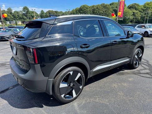 Used 2025 Nissan Kicks SR w/ SR Premium Package AWD/4WD image 5