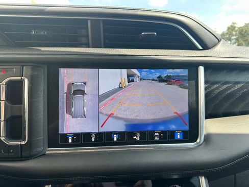 Used 2021 GMC Yukon Denali w/ Denali Ultimate Package AWD/4WD image 17