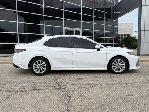 Used 2022 Toyota Camry LE FWD image 2