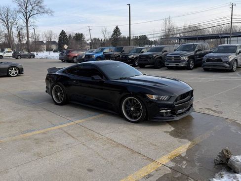 Used 2017 Ford Mustang GT w/ GT Performance Package image 4