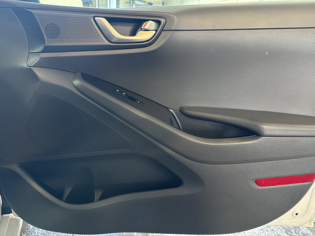 Used 2018 Hyundai Ioniq Blue FWD image 27