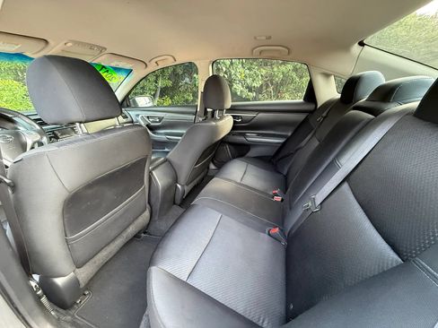 Used 2017 Nissan Altima 2.5 SR w/ Midnight Edition Package FWD image 5