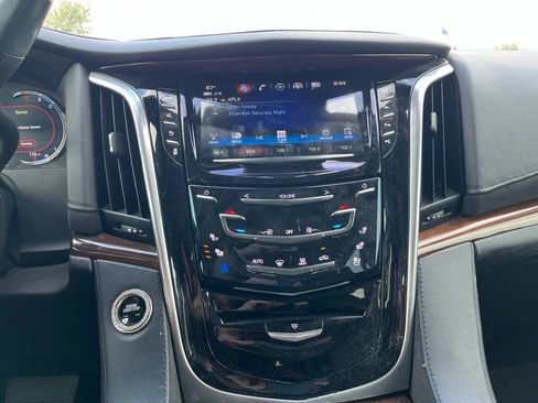 Used 2020 Cadillac Escalade Premium Luxury w/ Escalade Sport Edition AWD/4WD image 16
