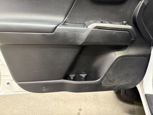 Used 2017 Toyota Tacoma TRD Off-Road w/ Tow Package (A/T) image 12