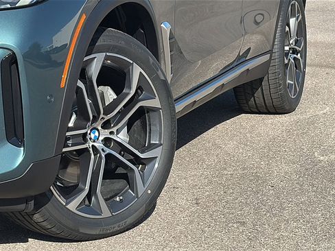New 2026 BMW X5 xDrive40i w/ Climate Comfort Package image 3