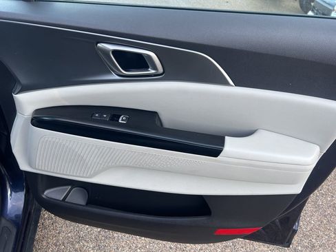 Certified 2024 Kia Carnival LX image 20