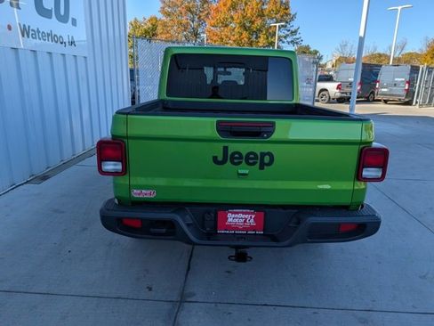 Used 2025 Jeep Gladiator Sport image 24