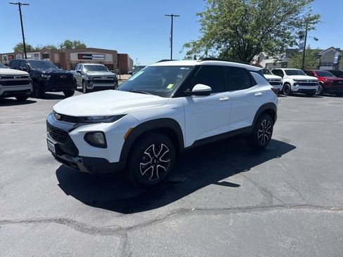 Certified 2021 Chevrolet TrailBlazer ACTIV w/ Technology Package AWD/4WD image 3