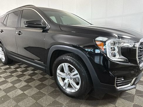 Used 2022 GMC Terrain SLE w/ Driver Convenience Package AWD/4WD image 3