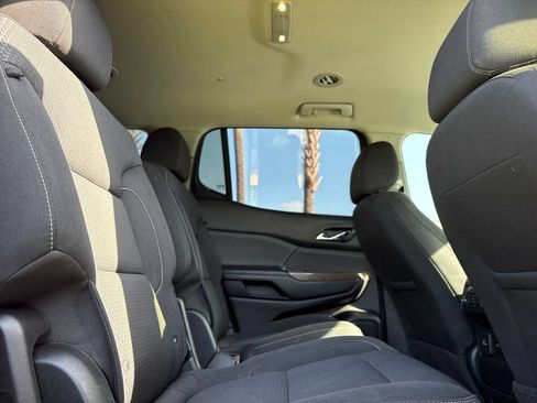 Used 2022 GMC Acadia SLE w/ Driver Convenience Package FWD image 31