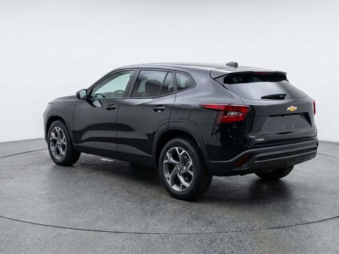 Used 2025 Chevrolet Trax LT w/ LT Convenience Package image 6