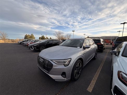Used 2022 Audi e-tron Premium w/ Convenience Plus Package image 2