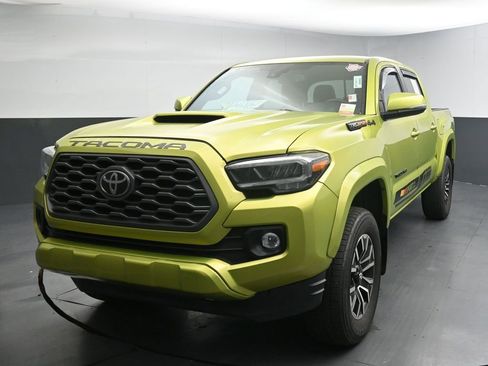 Used 2023 Toyota Tacoma TRD Sport w/ Black Out Package (TMS) AWD/4WD image 4