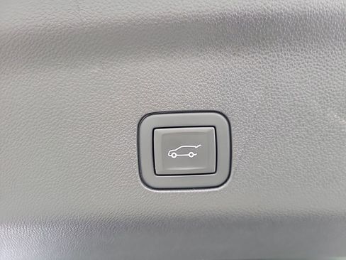 Used 2024 GMC Yukon AT4 w/ Technology Package image 27