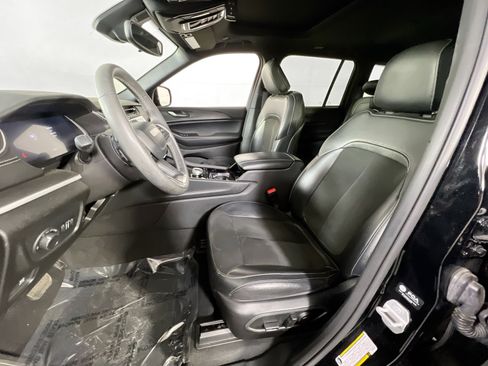 Used 2023 Jeep Grand Cherokee Altitude AWD/4WD image 20