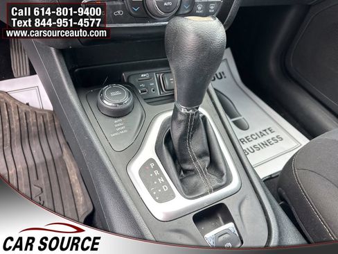 Used 2016 Jeep Cherokee Latitude w/ Comfort/Convenience Group AWD/4WD image 15
