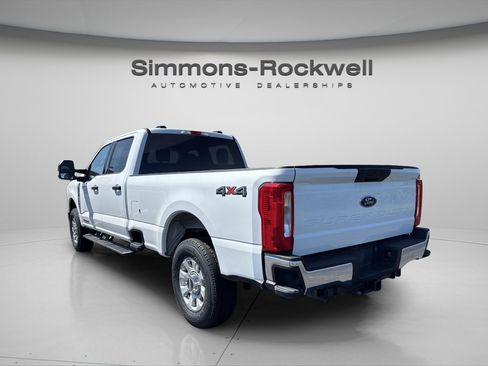 Used 2024 Ford F250 XLT AWD/4WD image 2