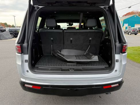 Used 2024 Jeep Wagoneer 4WD image 9