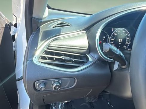 Used 2024 Chevrolet Malibu LT FWD image 21