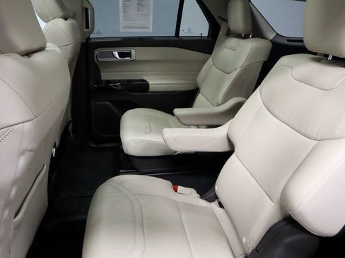 Certified 2023 Ford Explorer Platinum w/ Class IV Trailer Tow Package image 24