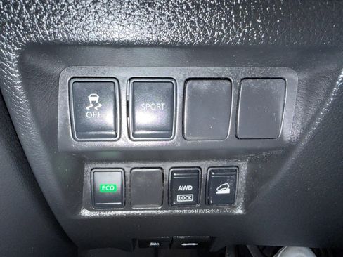 Used 2016 Nissan Rogue S image 26