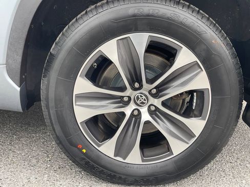 Used 2020 Toyota Highlander XLE image 35