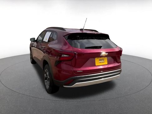 Used 2025 Chevrolet Trax LT FWD image 10