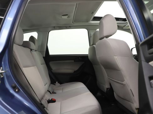 Used 2018 Subaru Forester 2.5i Premium w/ All-Weather Package image 12