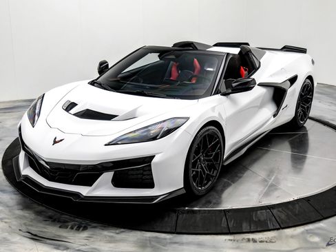 Used 2026 Chevrolet Corvette ZR1 w/ Stealth Interior Trim Package RWD image 6