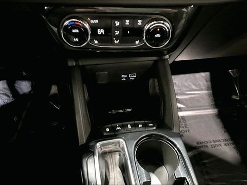 Used 2025 Chevrolet TrailBlazer RS w/ Convenience Package image 16