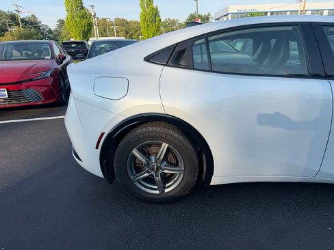 Used 2023 Toyota Prius Prime FWD image 4