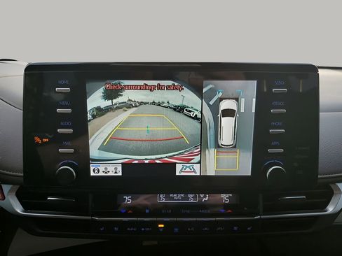 Used 2023 Toyota Sienna Platinum image 45