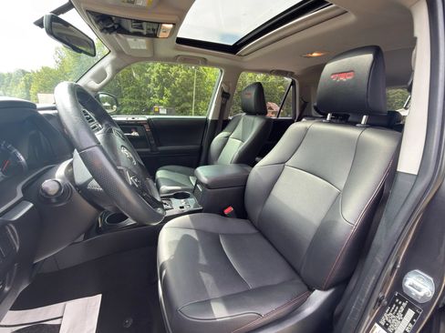 Used 2019 Toyota 4Runner TRD Off-Road Premium AWD/4WD image 2