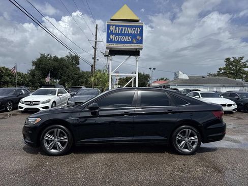 Used 2021 Volkswagen Jetta R-Line w/ R-Line Cold Weather Package FWD image 4