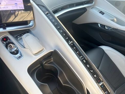 Used 2021 Chevrolet Corvette Stingray Preferred Conv w/ Z51 Performance Package RWD image 19